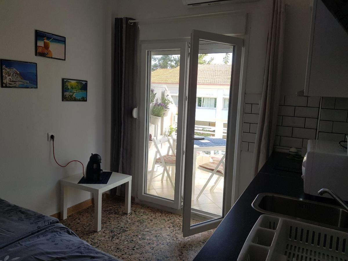 Apartment With Two Rooms Near The Beach アスプロヴァルタ エクステリア 写真